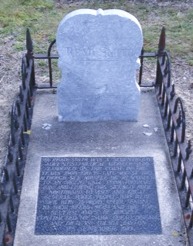 Photograph of the gravestone of Mr Reid-Smith in Tologa Bay, New Zealand